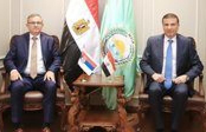 وزير
      الزراعة
      يبحث
      مع
      نظيره
      الصربي
      تعزيز
      التعاون
      الزراعي
      والأمن
      الغذائي
      في
      البلدين