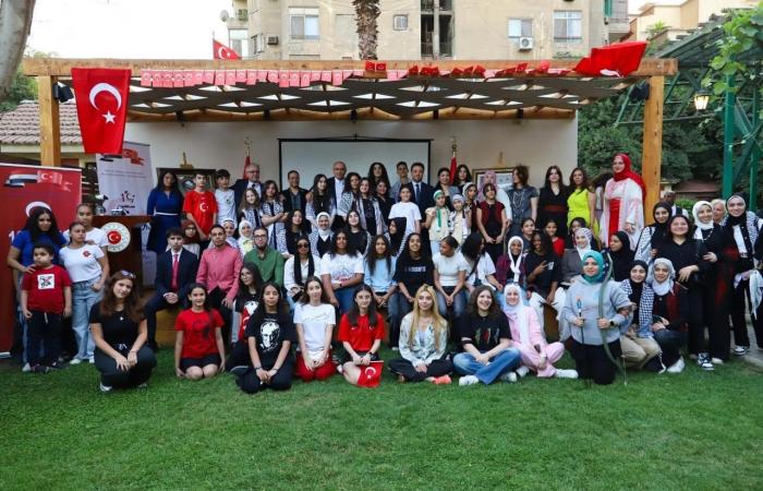 في
      اليوم
      العالمي
      للاجئين..
      سفير
      تركيا
      بالقاهرة:
      "لا
      يمكن
      إنكار
      حق
      العودة
      للفلسطينيين
      وعلينا
      تقاسم
      الأعباء
      بعدل