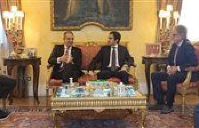 وزير
      الاتصالات
      يبحث
      مع
      مسئولى
      كبرى
      الشركات
      التكنولوجية
      العالمية
      فرص
      التوسع
      في
      استثماراتها
      فى
      مصر