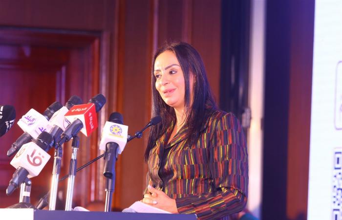 377
      مليونا
      حتى
      الآن..
      وزيرة
      التضامن
      تقود
      حملة
      تبرعات
      لمبادرة
      "سكن
      كريم"
