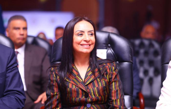 377
      مليونا
      حتى
      الآن..
      وزيرة
      التضامن
      تقود
      حملة
      تبرعات
      لمبادرة
      "سكن
      كريم"