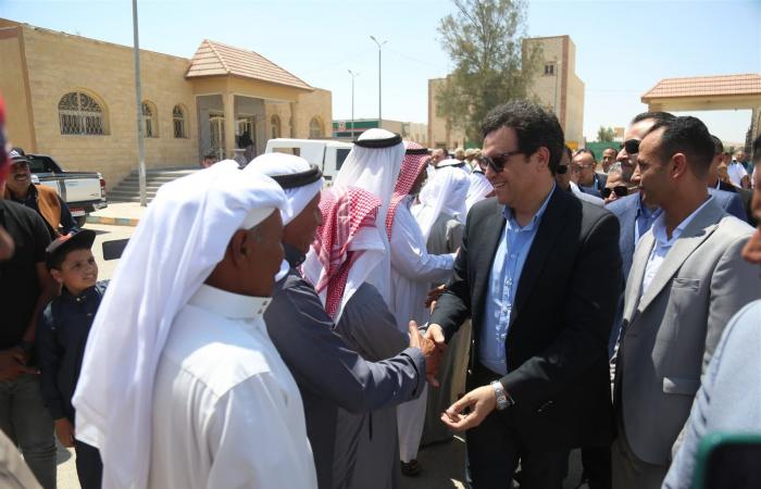 وزير
      الثقافة
      يلتقي
      شيوخ
      القبائل
      والعواقل
      وأعضاء
      البرلمان
      في
      ختام
      زيارته
      لشمال
      سيناء