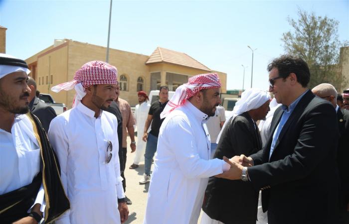 وزير
      الثقافة
      يلتقي
      شيوخ
      القبائل
      والعواقل
      وأعضاء
      البرلمان
      في
      ختام
      زيارته
      لشمال
      سيناء