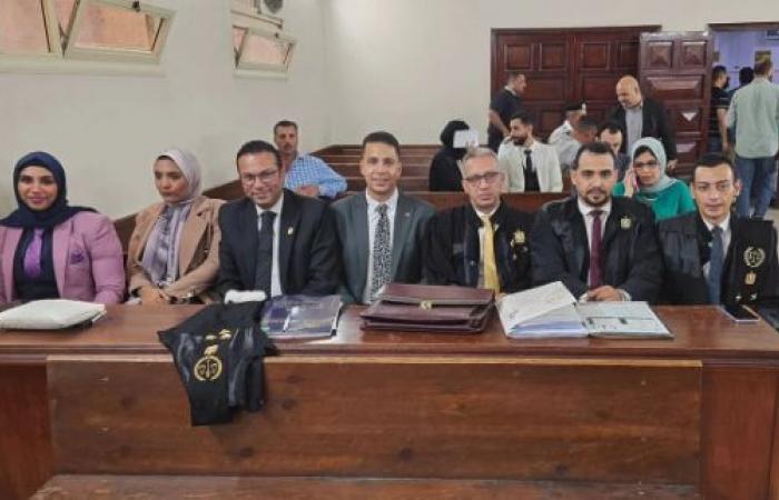 كلهم
      جايين
      يقفوا
      جنبه..
      وصول
      هيئة
      الدفاع
      عن
      الطفل
      ياسين
      لمحكمة
      الجنايات