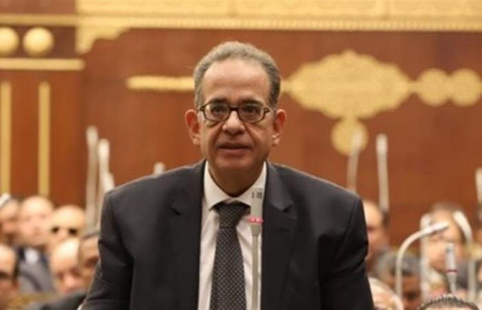 نواب
      يشيدون
      بـ"الشيوخ"
      عقب
      فض
      دور
      الانعقاد
      الخامس