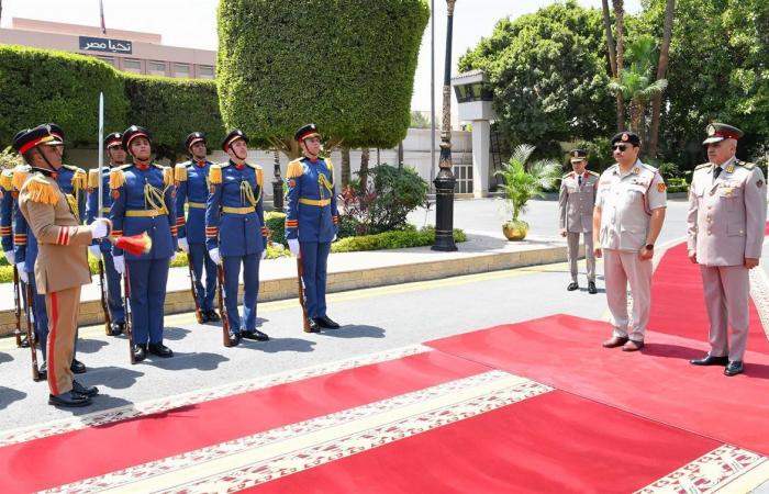 الفريق
      أحمد
      خليفة
      يلتقي
      رئيس
      أركان
      القوات
      البرية
      بالجيش
      الليبي
      (صور)