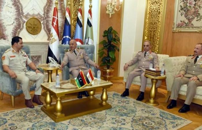الفريق
      أحمد
      خليفة
      يلتقي
      رئيس
      أركان
      القوات
      البرية
      بالجيش
      الليبي
      (صور)