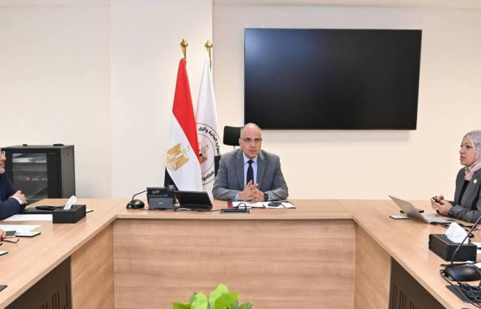 وزير
      الري
      يبحث
      مقترح
      تنفيذ
      مشروع
      إنشاء
      جامعة
      الغذاء