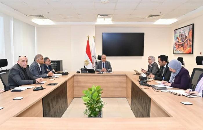 وزير
      الري
      يبحث
      مقترح
      تنفيذ
      مشروع
      إنشاء
      جامعة
      الغذاء