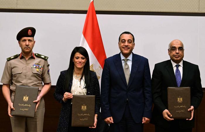 بالعاصمة
      الإدارية
      الجديدة..رئيس
      الوزراء
      يشهد
      توقيع
      بروتوكول
      التعاون
      لتجهيزات
      مدينة
      العدالة
      الذكية