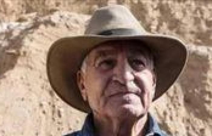 زاهي
      حواس
      يفجر
      أسرارًا
      خفية:
      صداقة
      عمر
      الشريف
      المجهولة..
      ولعنة
      الفراعنة
      كادت
      تقتله!