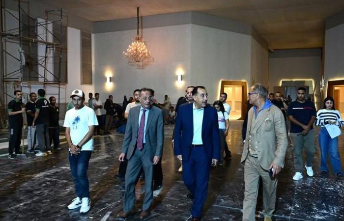 قبل
      أيام
      من
      الافتتاح
      الرسمي
      للمتحف
      المصري..رئيس
      الوزراء
      في
      جولة
      ليلية
      لمتابعة
      التجهيزات
      النهائية