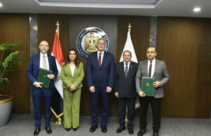 اتفاقية
      "مصرية
      -
      إيطالية"
      لإنتاج
      الغاز
      الحيوي
      ودعم
      الطاقة
      النظيفة