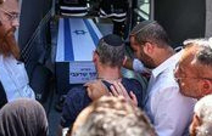 إسرائيل
      تتسلم
      رفات
      رهينة
      جديدة
      من
      غزة..
      جهود
      وغموض
      يلف
      مصير
      المفقودين