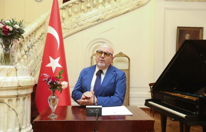 حسين فهمي يشيد بالمشاركة التركية التاريخية في مهرجان القاهرة السينمائي