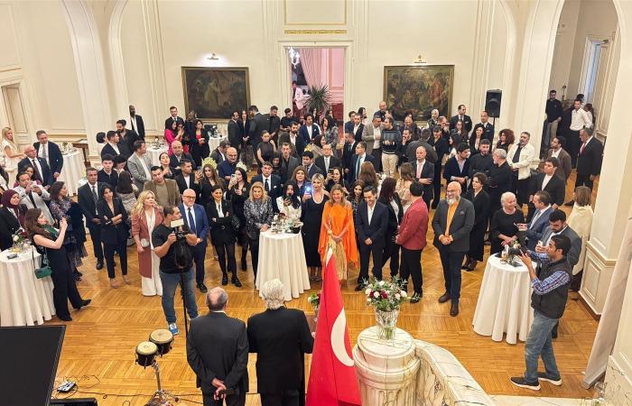 حسين فهمي يشيد بالمشاركة التركية التاريخية في مهرجان القاهرة السينمائي