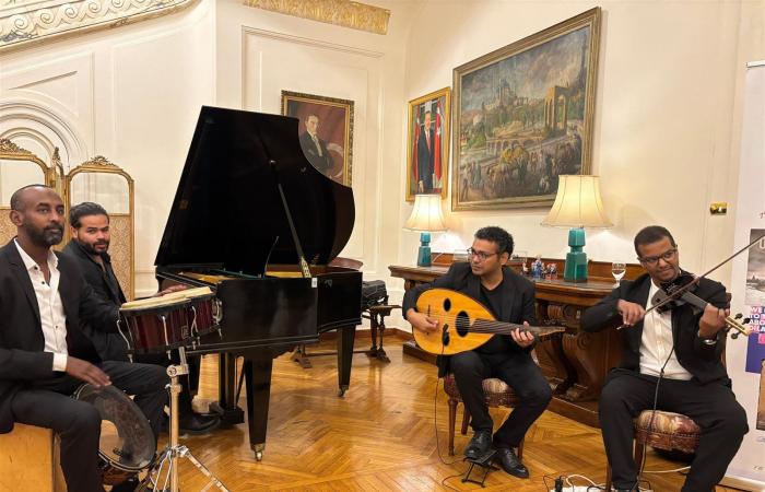 حسين فهمي يشيد بالمشاركة التركية التاريخية في مهرجان القاهرة السينمائي