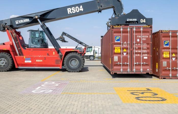 تفاصيل فرض رسوم مكافحة إغراق على واردات عيدان مدرفلة ومجدولة لتقوية الخرسانة لمدة سنة