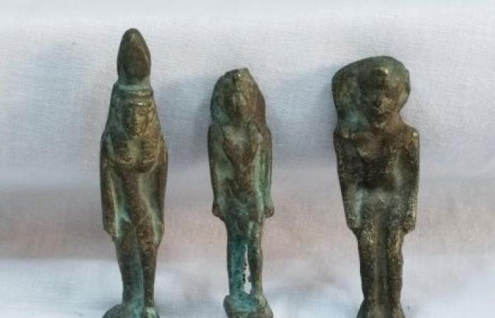 كنوز الفراعنة.. ضبط 277 قطعة أثرية بحوزة شخص قبل بيعهم في المنيا