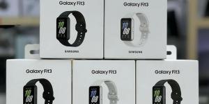 رصد
سوارة
Galaxy
Fit3
الذكية
في
أحد
منافذ
البيع
مع
تفاصيل
سعر
هذا
الإصدار