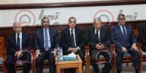 بحضور
      شيخ
      الأزهر
      ورئيس
      الوزراء..
      الوزير
      محمود
      فوزي
      يُعزي
      المهندس
      إبراهيم
      محلب
      في
      وفاة
      شقيقته