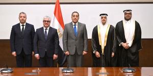 رئيس الوزراء يشهد توقيع عقد مشروع شركة "المانع" القابضة القطرية.. صور