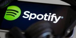 Spotify يطلق ميزة تمنح الفنانين تحكمًا أكبر فى ما يظهر تحت أسمائهم