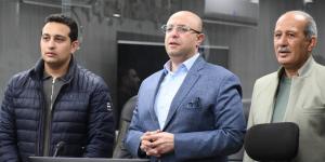 محافظ الفيوم يتابع الالتزام بمواعيد غلق المحال التجارية.. وجهود مواجهة تداعيات الطقس السيئ