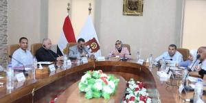 محافظ الوادي الجديد تتابع إجراءات المراكز لتوفير السلع الأساسية