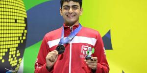 نبيل يهنئ عبدالرحمن طلبة على «فضية» سلاح الشيش في بطولة العالم للناشئين