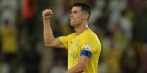 أساطير تتحدى الزمن..رونالدو يقود تشكيلة نارية تكتب التاريخ بعد الأربعين