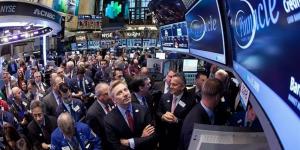 وول ستريت تقترب من قمم تاريخية وسط تفاؤل سياسي وبيانات اقتصادية داعمة