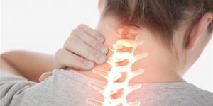 أضرار الجلوس لفترات طويلة على العمود الفقري