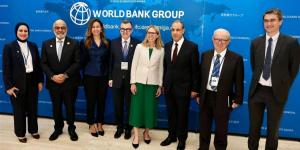 لقاء بين وزير التخطيط ومدير البنك الدولي لمناقشة آليات دعم الاقتصاد الوطني