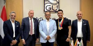 بعد حصد 4 بطولات عالمية.. جامعة الجلالة تحتفي بابن بني سويف البطل سيف إسماعيل موسى في حضور قيادات الخماسي الحديث