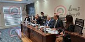 مش جايين نبصم على قوانين.. رئيس قوى النواب ينفعل على وكيل اللجنة بسبب قانون المعاشات