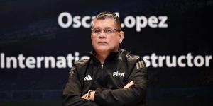 اتحاد الكرة يتجاهل استفسار أوسكار عن تجديد عقده لرئاسة لجنة الحكام الموسم المقبل