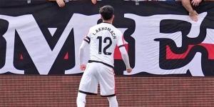 إلياس أخوماش يخطف الأنظار بالاحتفال بعلم فلسطين مع فريقه رايو فاييكانو