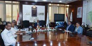محافظ الأقصر يتابع ملفات التقنين والتصالح والمتغيرات المكانية مع رؤساء المدن