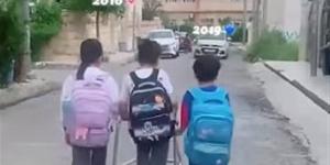 كل الحب والدعم.. إخوة يرافقون أخوهم من ذوي الهمم للمدرسة (فيديو)
