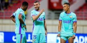 الشارقة ضد العين.. الزعيم يتقدم بثنائية في الشوط الأول ويقترب من لقب الدوري