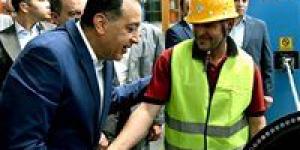 رئيس الوزراء يتفقد مصنع شركة "الوادي للكابلات"