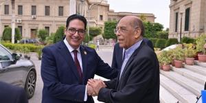 جامعة القاهرة تستضيف محمد سلماوي في رحلة من مدرجات الجامعة إلى فضاء الثقافة والصحافة