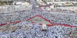 حجاج بيت الله الحرام ينفرون من عرفات إلى مزدلفة