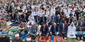 آلاف المواطنين يؤدون صلاة عيد الأضحى بساحة الخالدين فى السويس بحضور المحافظ