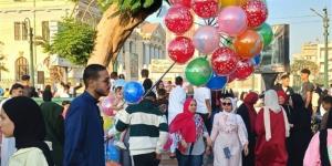 المواطنون يتوافدون على الحدائق والمتنزهات للاحتفال بأول أيام عيد الأضحى المبارك