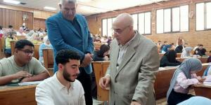 نائب رئيس جامعة دمنهور يتفقد امتحانات الطب البيطري والعلوم والتمريض