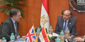 وزير الاستثمار يلتقي السفير البريطاني لتعزيز الشراكة الاقتصادية