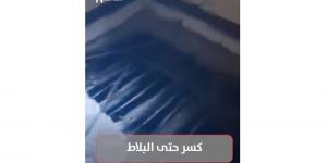 زوج يدمر شقة الزوجية قبل تسليمها لطليقته وأولاده (فيديو)