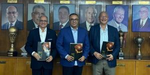 عمرو مصيلحي وأحمد حسن يوقعان عقود استضافة "سبورتنج" للبطولة العربية للأندية لسيدات السلة